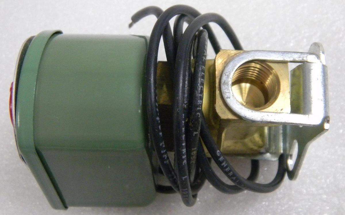 Used Asco 8262B22 Solenoid Valve, Volts 115/60, Orifice 1/8", Pipe 1/4", 115 PSI, 7 W