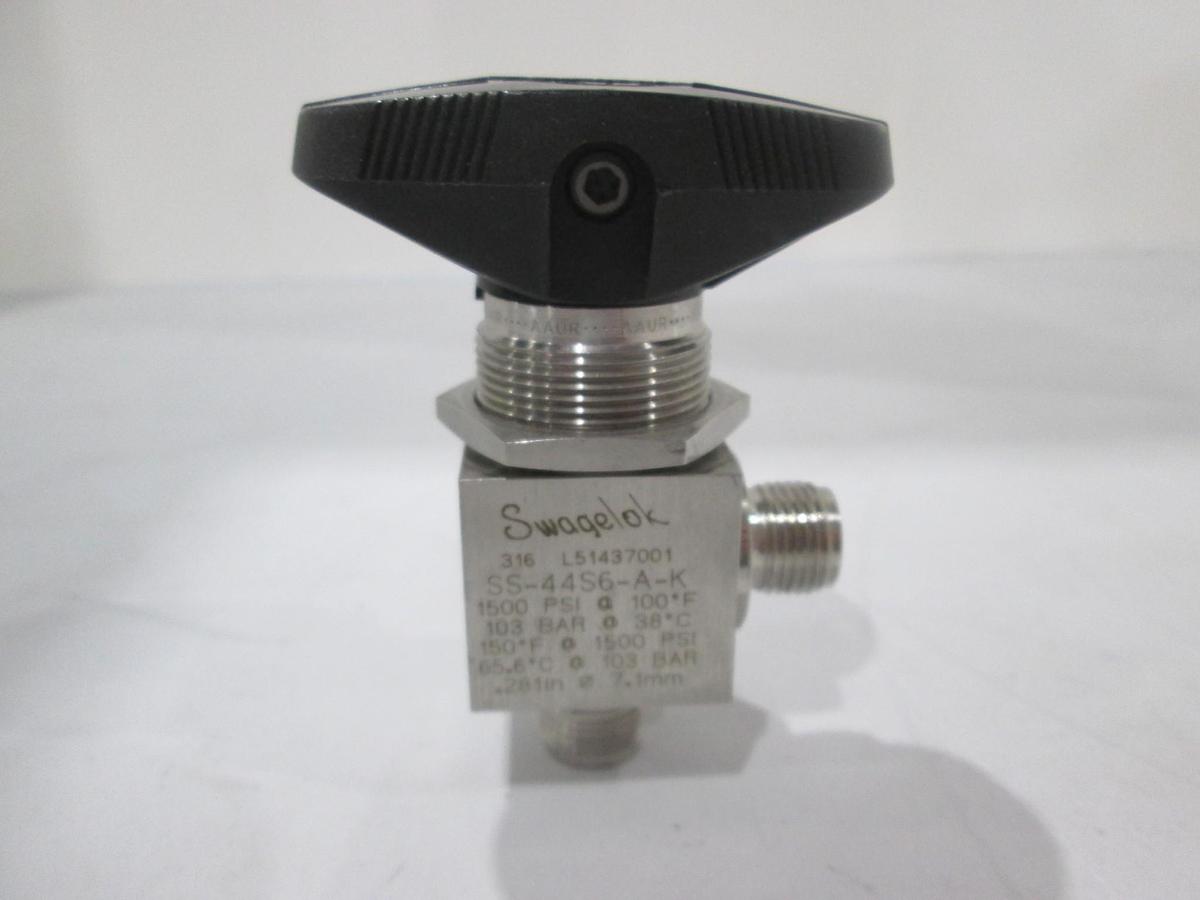 Used Swagelok, SS-44S6-A-K, 2-Way Angle Pattern Manual Valve, Used