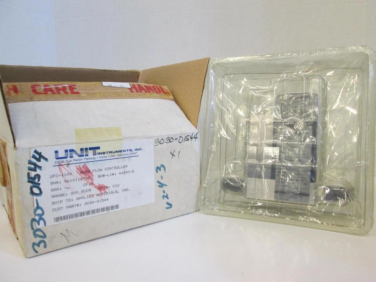 Used Unit UFC-1100 Mass Flow Controller MFC, H2, 300 SCCM, 1/4" Male
