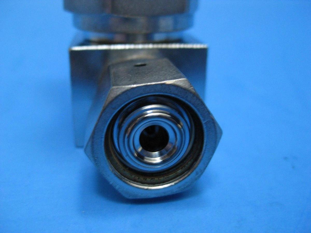 Used Nupro SS-DLFR4-PX Manual Valve w/ Green Lever Handle, 1/4" FVCR/FVCR, Used