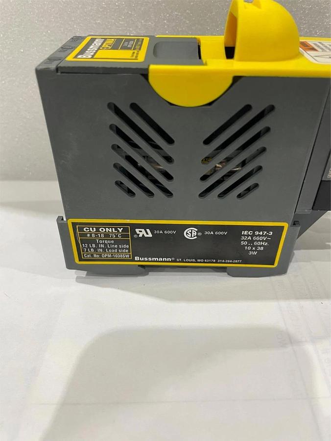 Bussmann, OPM-1038SW Optima Fuse Block 30A 600V, used