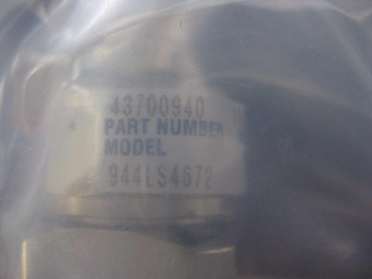 Used LAM Research 839-054686-001 Parker Veriflo 944AOPLPNCLPWTSFSF4686 Valve Assembly