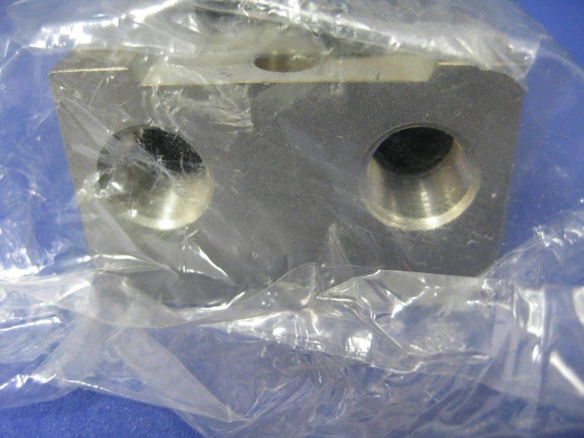 Refurbished SMC NVVSZ5-20-051-00T 5 Station Manifold Block for VV3Z Valve, Lot of 2 New