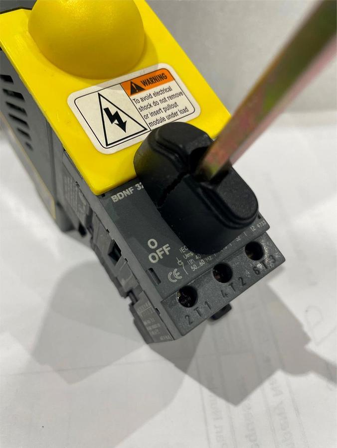 Bussmann, OPM-1038SW Optima Fuse Block 30A 600V, used