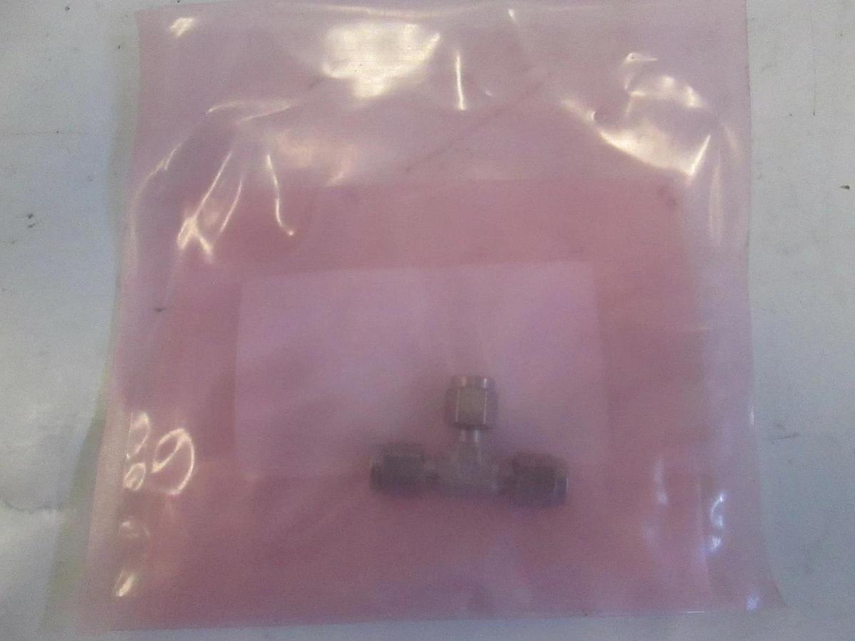 Used AMAT, 3300-01868, Fitting, Tubing Union, Tee 1/8T SST, New
