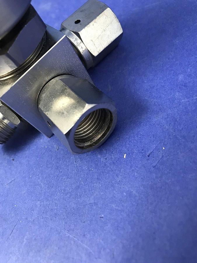 Used Aptech AP3550SM 3-Way, 1/2"FVCR x 1/2" FVCR x 1/4"MVCR , Lot of 2 Used