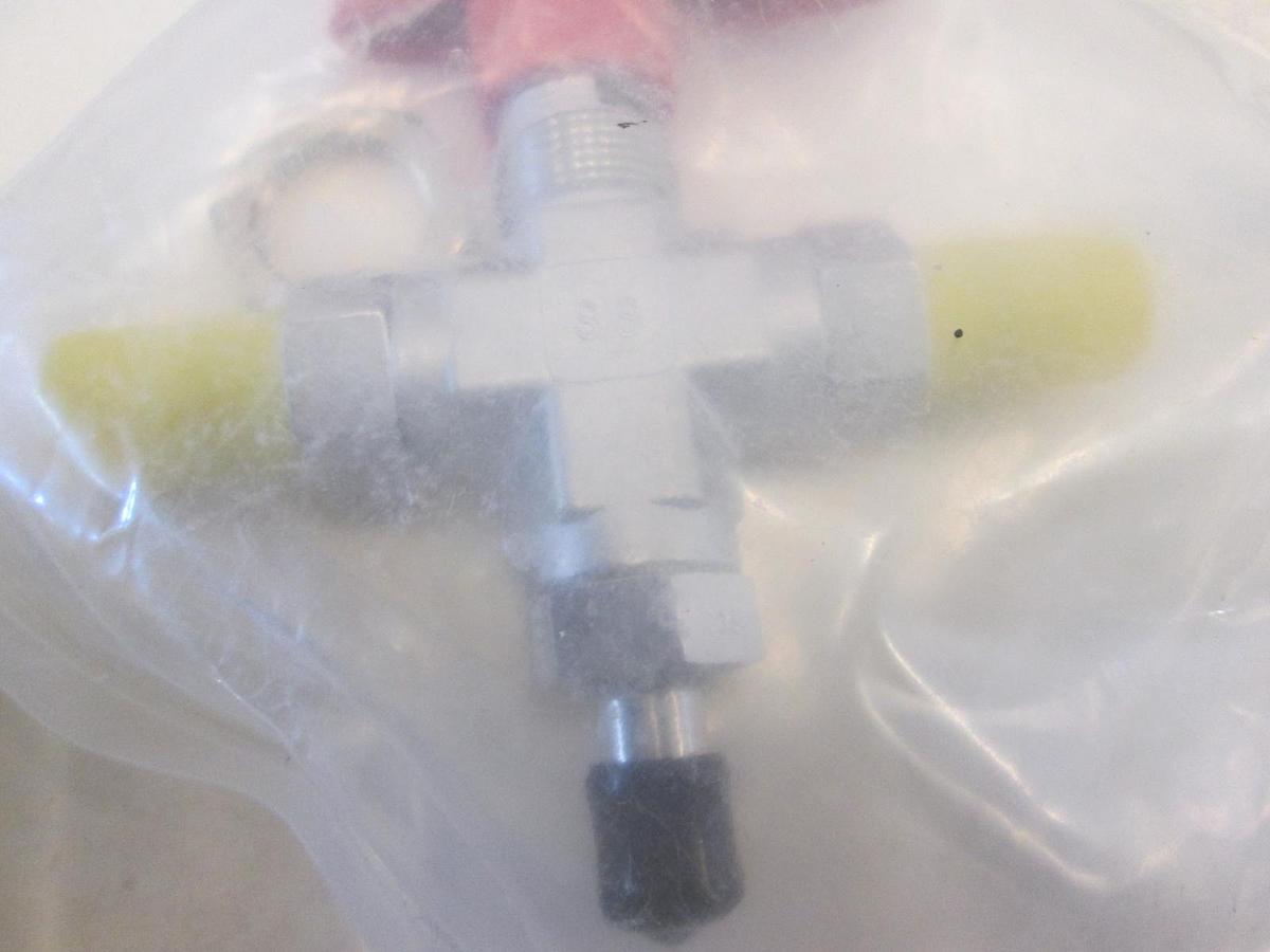 Used Parker, 4V4V6Y B6XJ-SSP-R-1941, 3 Way Ball Valve, New