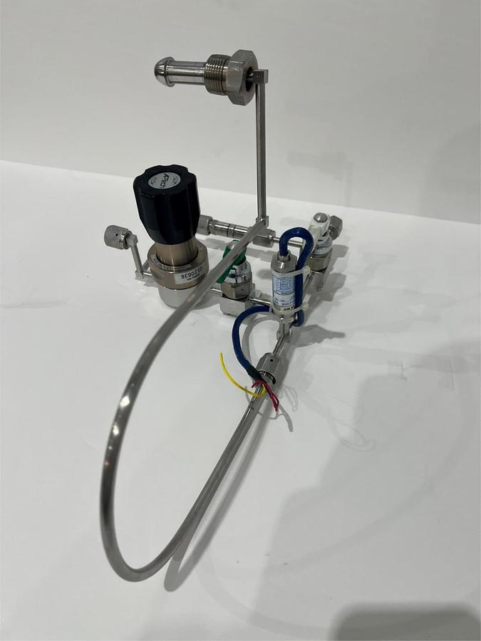 Used Aptech, AP1010SM 2PW TW4 TW4 Gas Regulator Assy w/ 2 Titan II 316 var Valves, Us