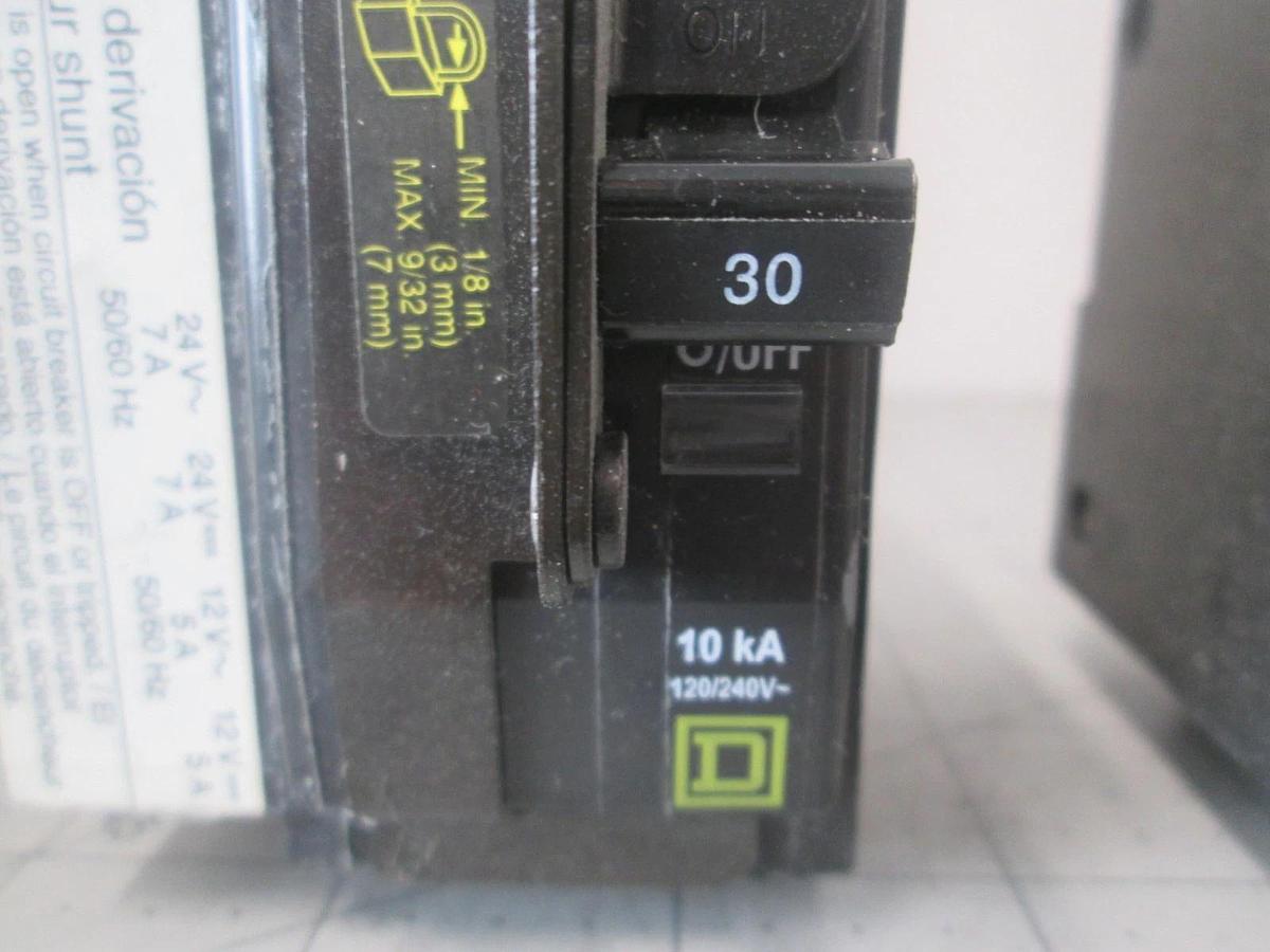 Square D, QO215, 2 Pole, Circuit Breaker w/ Shunt Tip,120/240V, Used, Lot of 2