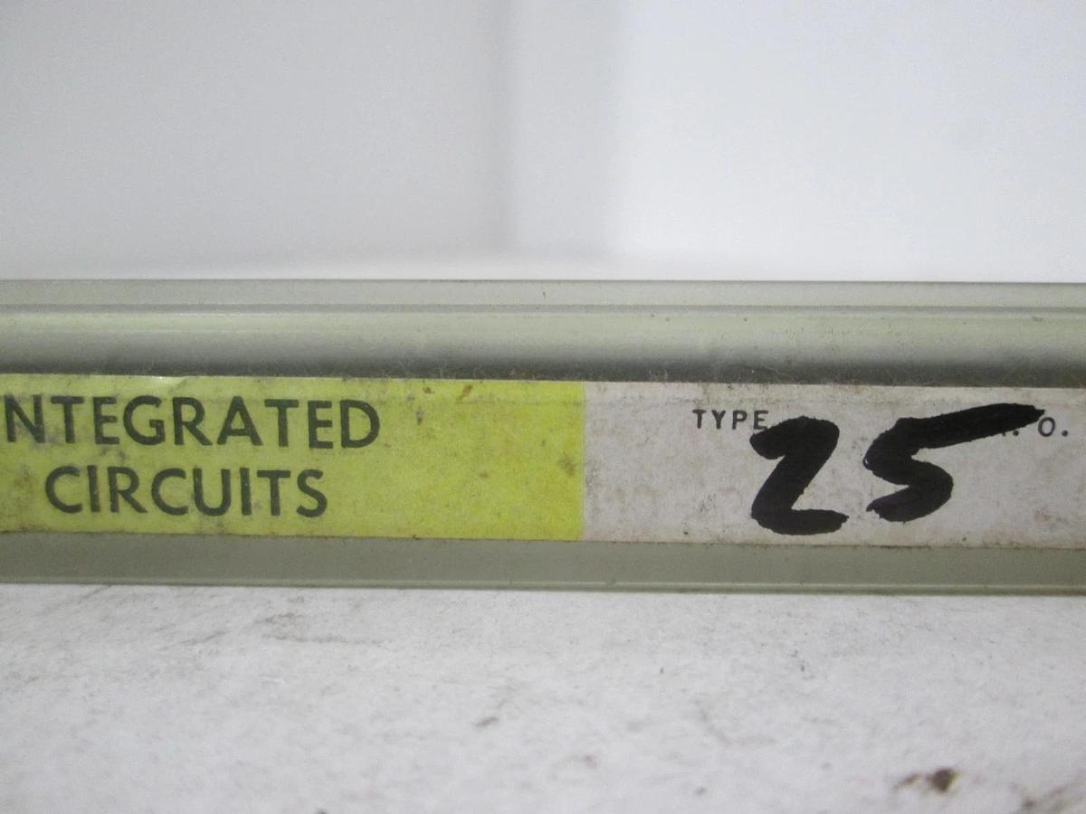 Motorola, MC7242P, Integrated Circuit, New, Lot of 25