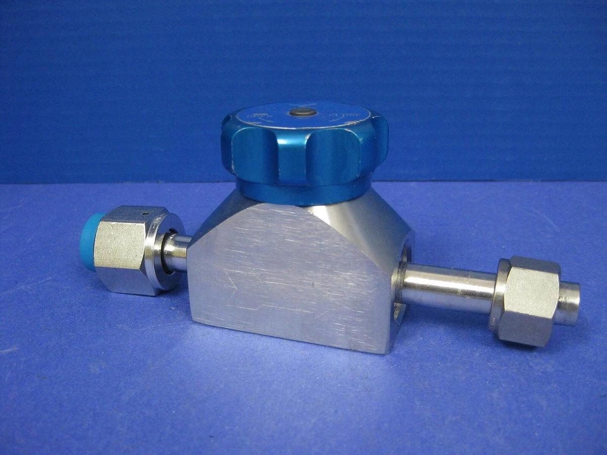 Used Veriflo 935VCR8FTS8XYK,  UHP High Flow Valve, 1/2" F Compression x 1/2" FVCR