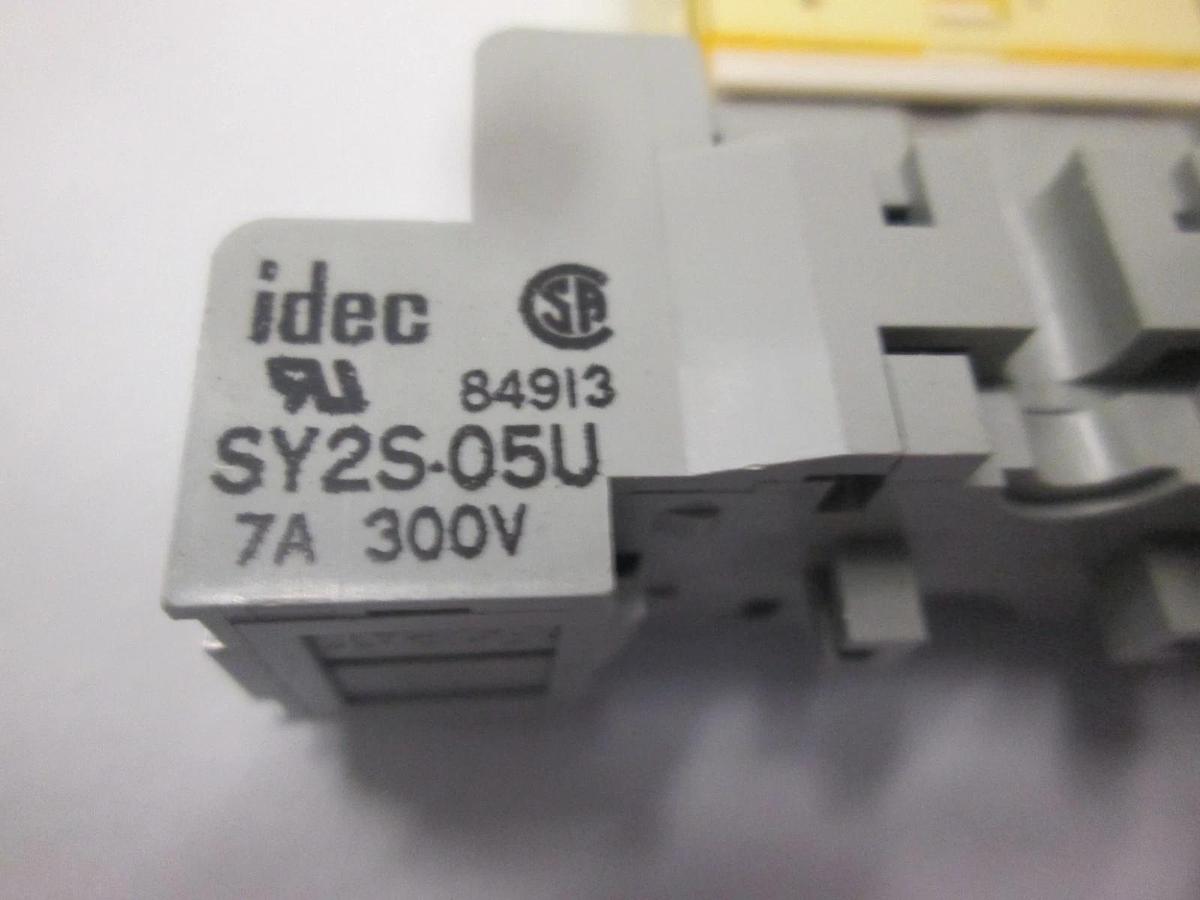 Used IDEC, RY2S-U Relay w/ SY25-05U Relay Socket, Used