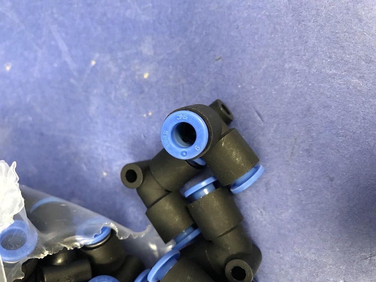 Used SMC 6mm Push to Connect Pneumatic Union Elbow Fittings, Lot of 80 New