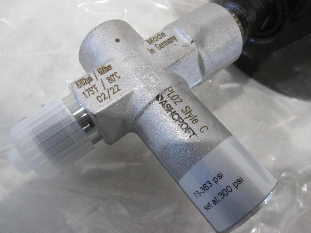 Ashcroft, Duragauge, 4-1/2", 0-300 PSI, Silicone Fill, New