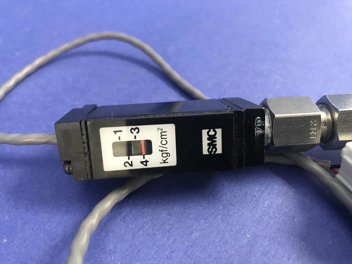 Used SMC Vacuum Pressure Switch, 1-4 kgf/cm2 w/ 1/4" MVCR Tee Fitting, Used