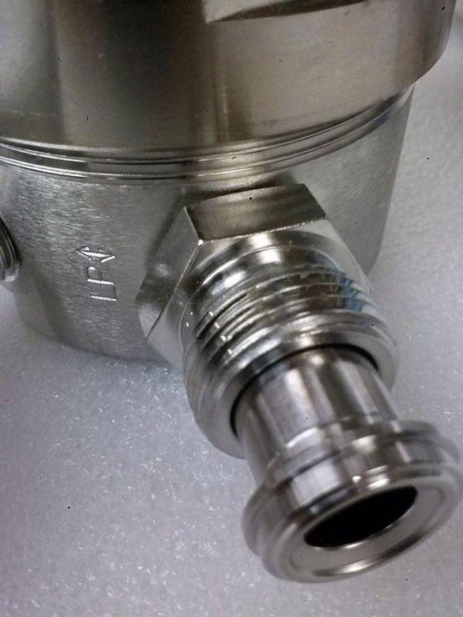 Used Veriflo SQ420E1004PVCR8FIIM Regulator 1/2"MVCR x 1/2"FVCR with Gauges, Used