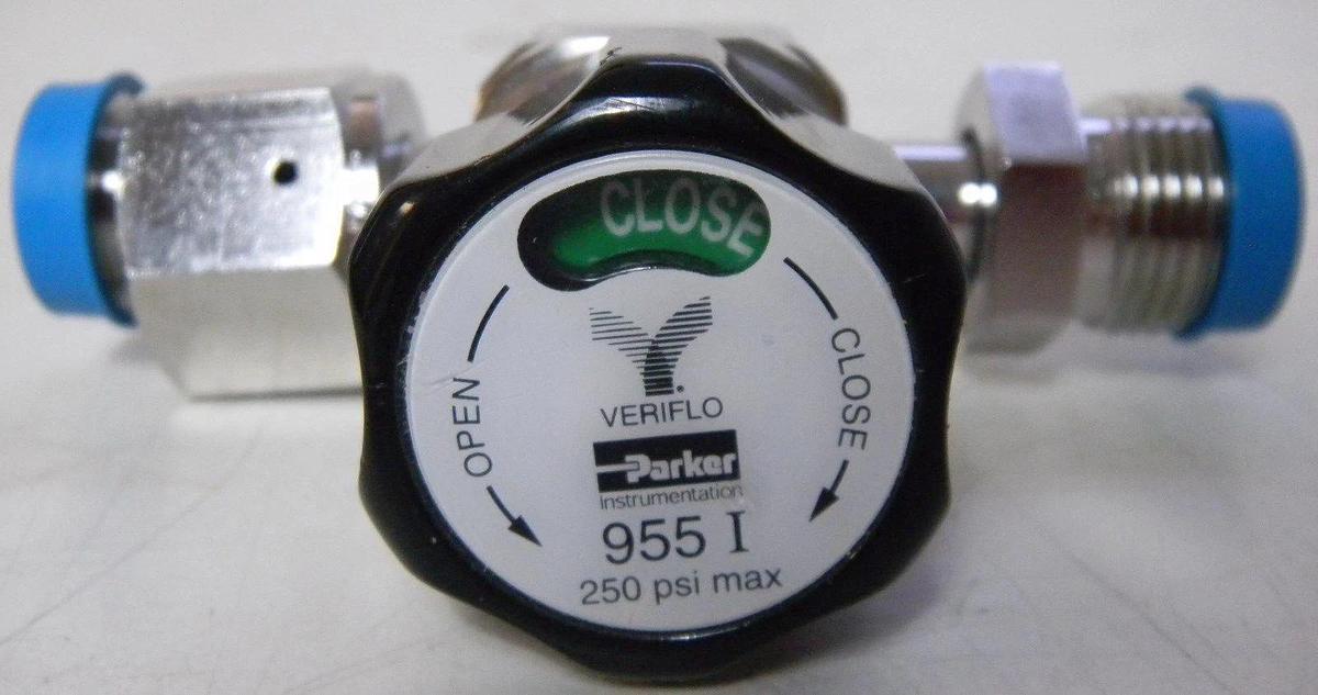 Used Veriflo Parker 955ISFS8FM Valve, 1/2" MVCR x 1/2" FVCR, LOT of 5 Used