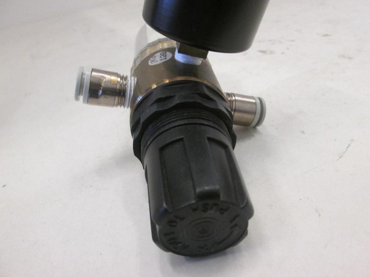Used Dixon, C04-02M, 150 PSIG, Filter Regulator w/ Ashcroft 0-160 PSI Gauge, Used