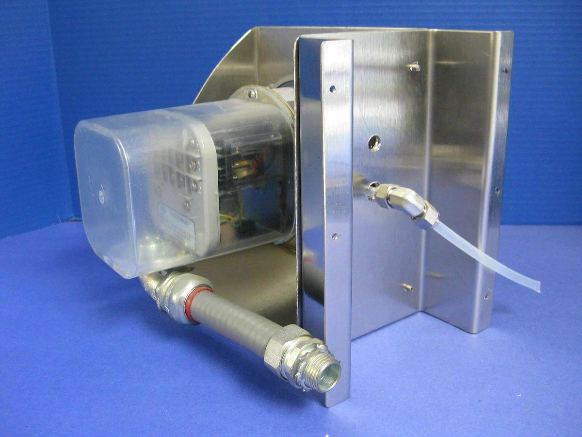 Used Dwyer 3001C Photohelic Gauge with Enclosure and Connections, Used
