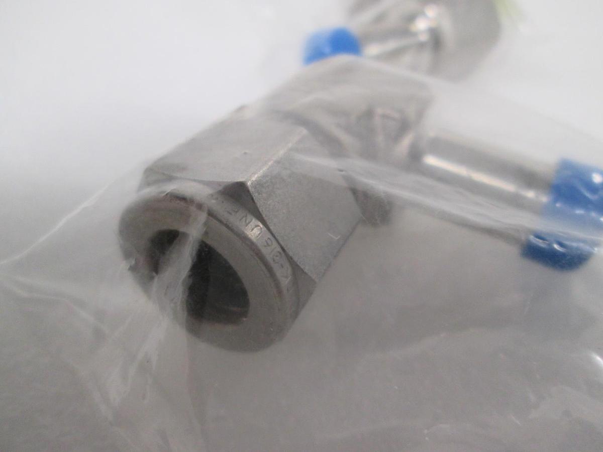 Swagelok, 90 Degree Elbow, Tube Weld w/ 1/2" MVCR, 206-7456, New, Lot of 2