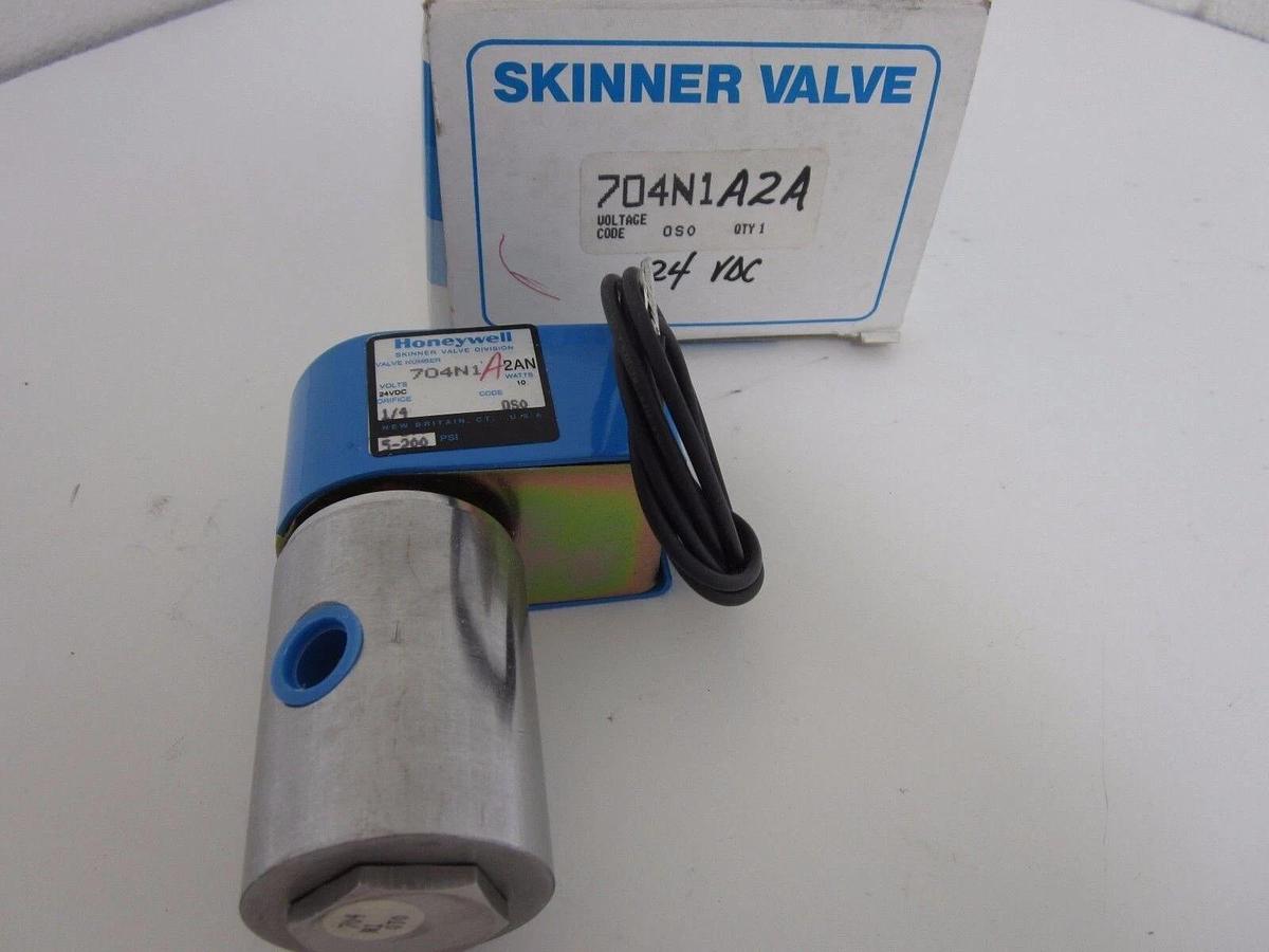 Used Honeywell Skinner 704N1A2AN Pilot Operated Piston Valve 1/4" NPT 24V