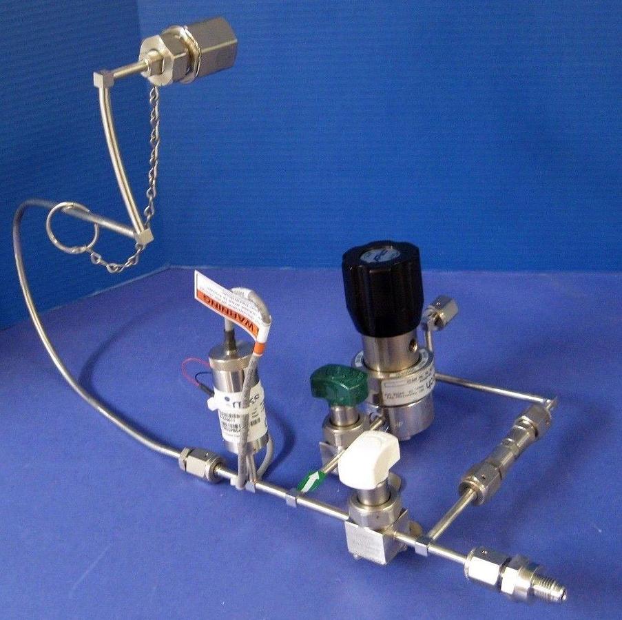 Used N2 AptechAP1010SM Regulator Assy from Gas Panel w 580 CGA & Transducer