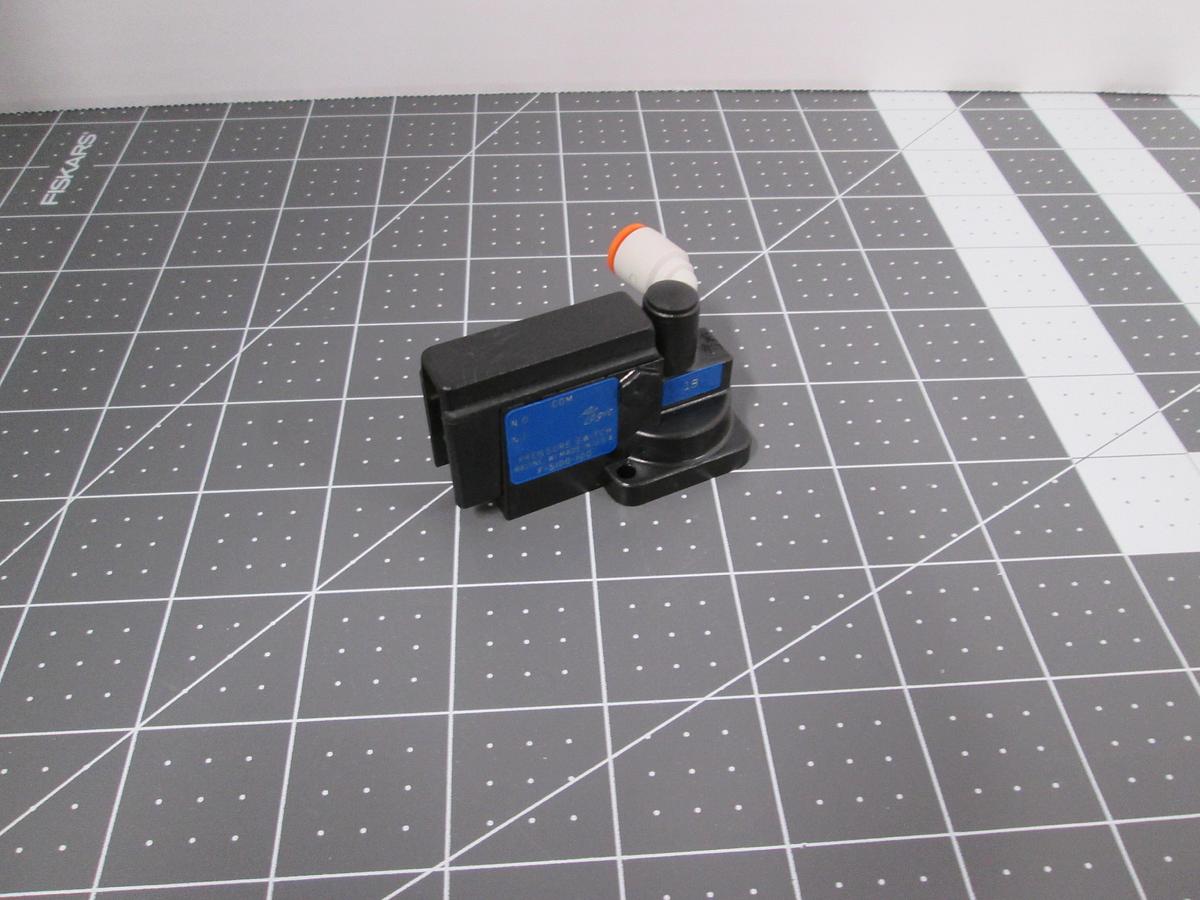 Used Air Logic, F-5100-100, Pneumatic Pressure switch 0.5-100PSi Used Tested