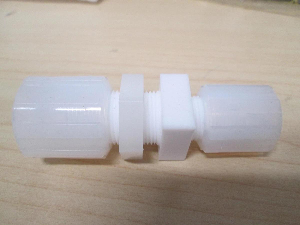 Parker, SCR-86-P, Bulkhead Union 1/2 x 3/8 ODT, TFE, 206-999-0522, New, Lot of 2