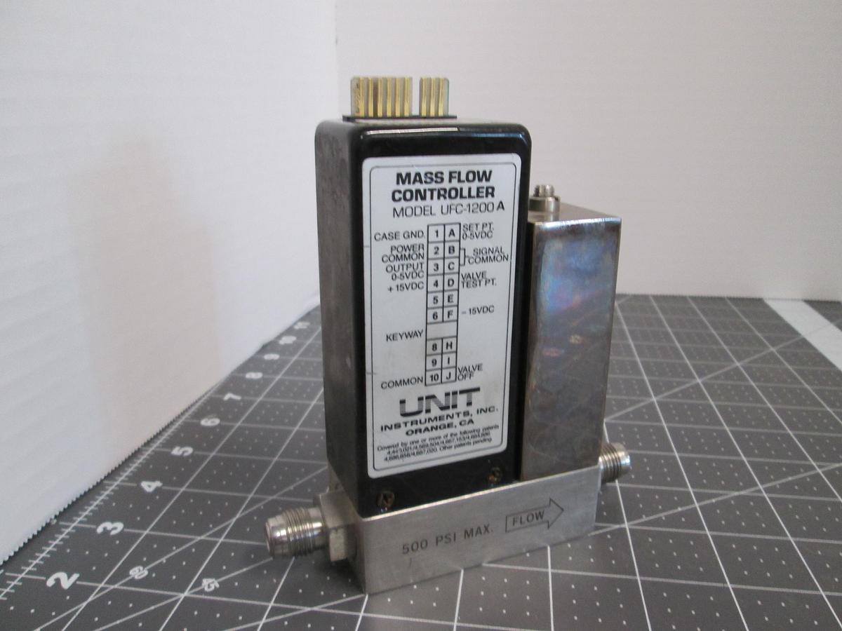 Used UNIT Instruments UFC-1200A 500 SCCM SiH4 Mass Flow Controller 