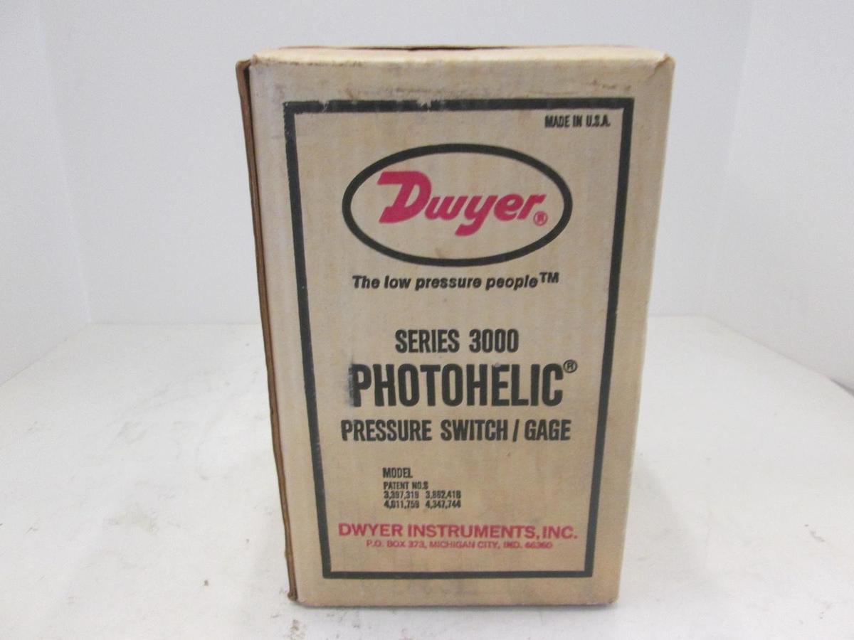 Dwyer, 3000-00, Photohelic Pressure Switch/ Gauge, Series 3000, New