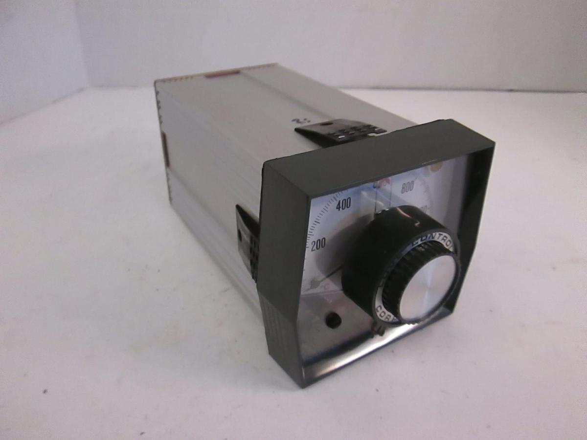 Used Love Controls Temperature Controller, 0-1200 F, Used