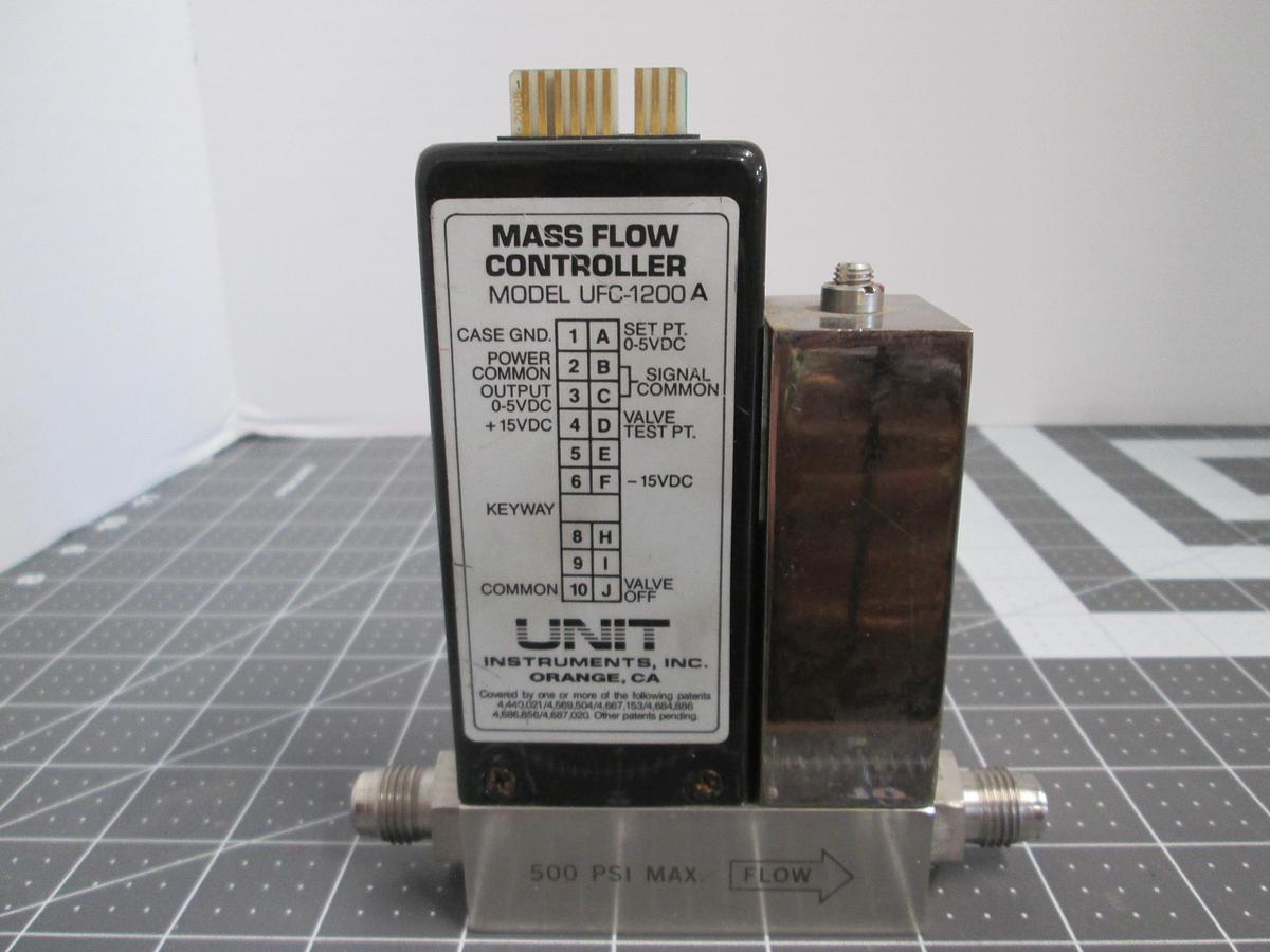 Used UNIT Instruments UFC-1200A 500 SCCM SiH4 Mass Flow Controller 