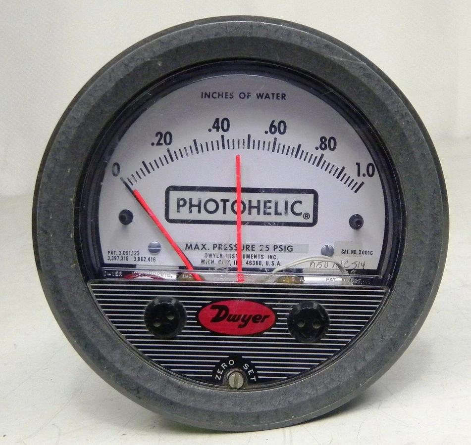 Used Dwyer 3001C Photohelic Gauge 0 to 1 inch