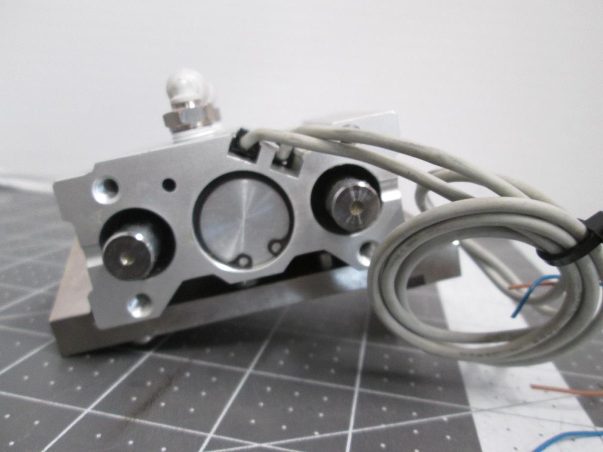 Used SMC MGQL20-20 Guided Cylinder Dual D-Z73 Auto Switches MGQL20-20-Z73L Actuator
