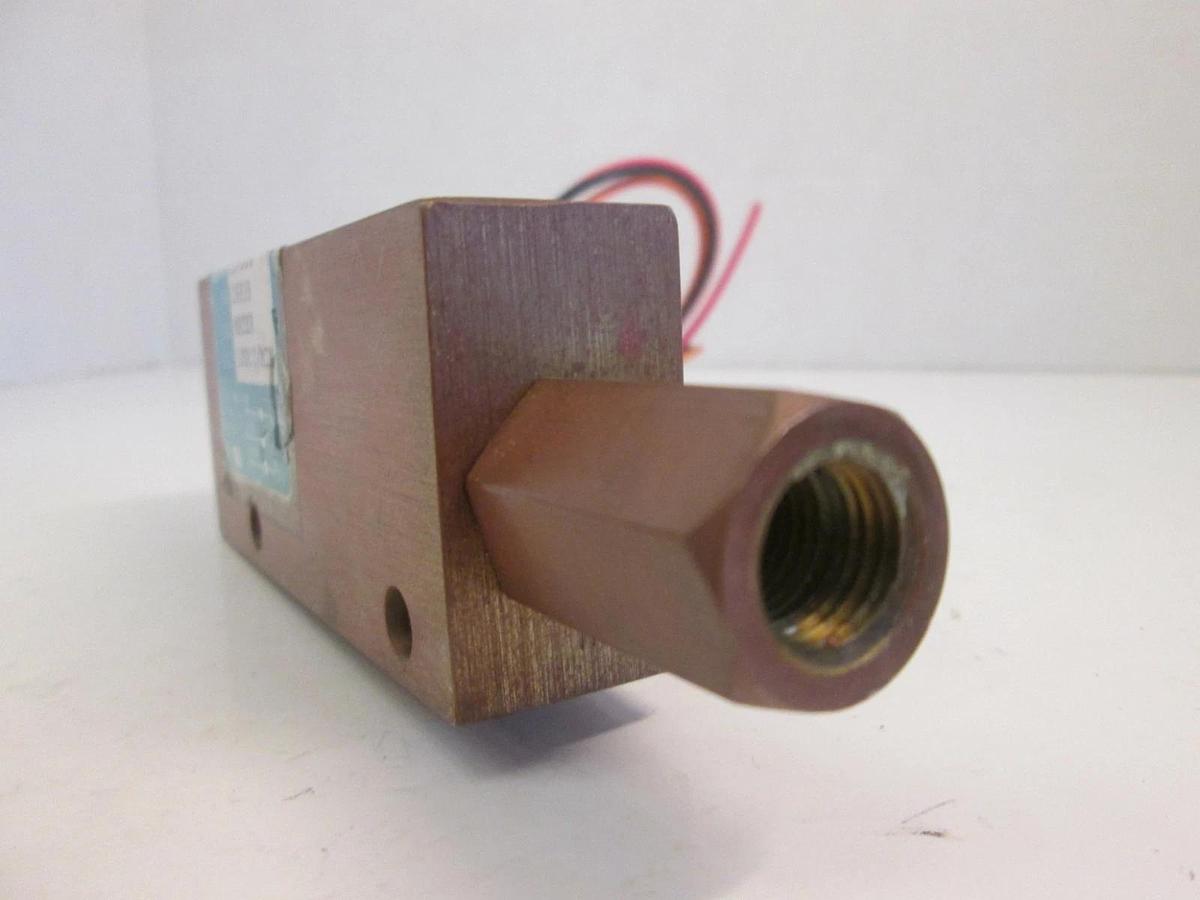 Used GEMS Sensors Type FS-926 Piston Type Flow Switch, 100CC/MIN Water, Used