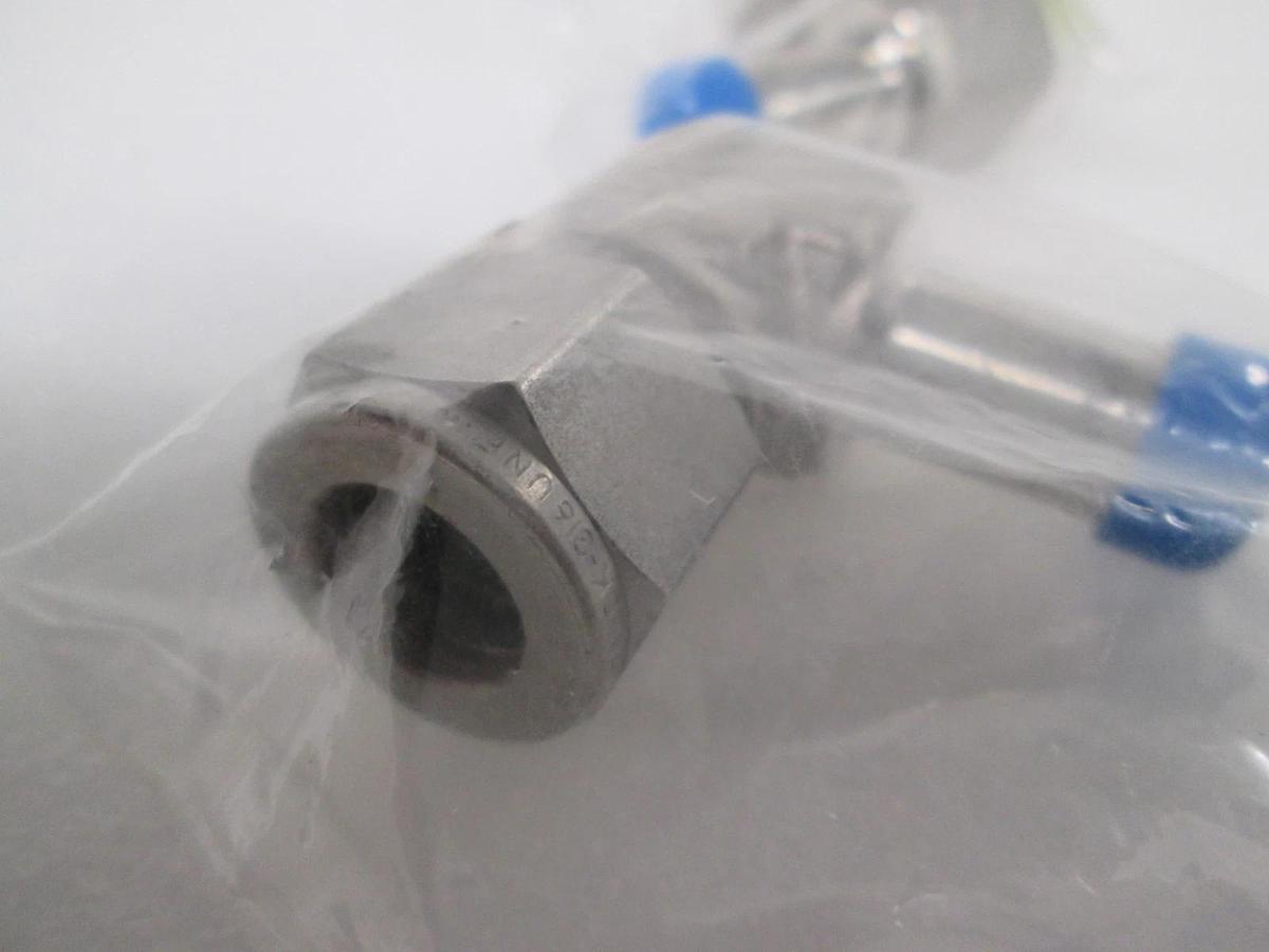 Swagelok, 90 Degree Elbow, Tube Weld w/ 1/2" MVCR, 206-7456, New, Lot of 2