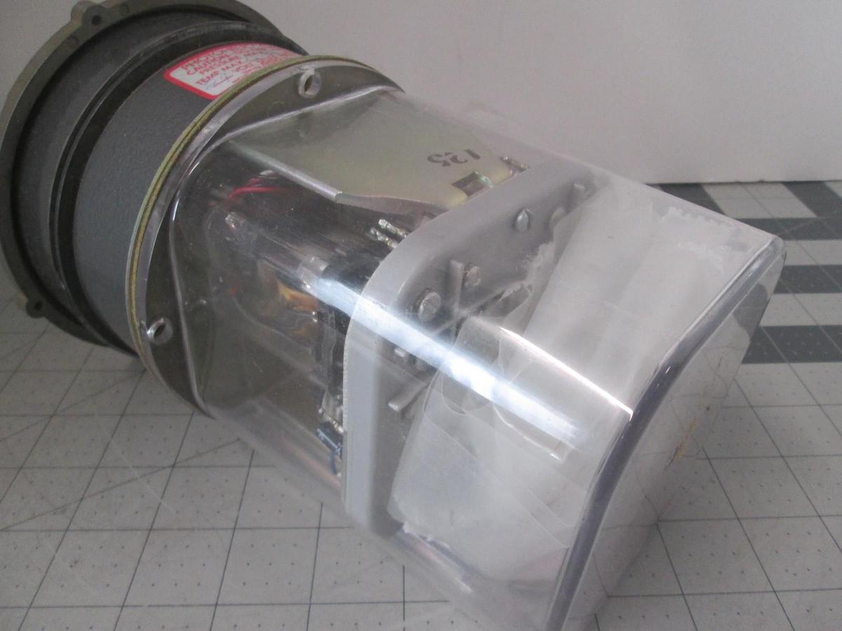 Used Dwyer, Photohelic, CAT. 3000-00, 0-0.25" of Water, Gauge, New