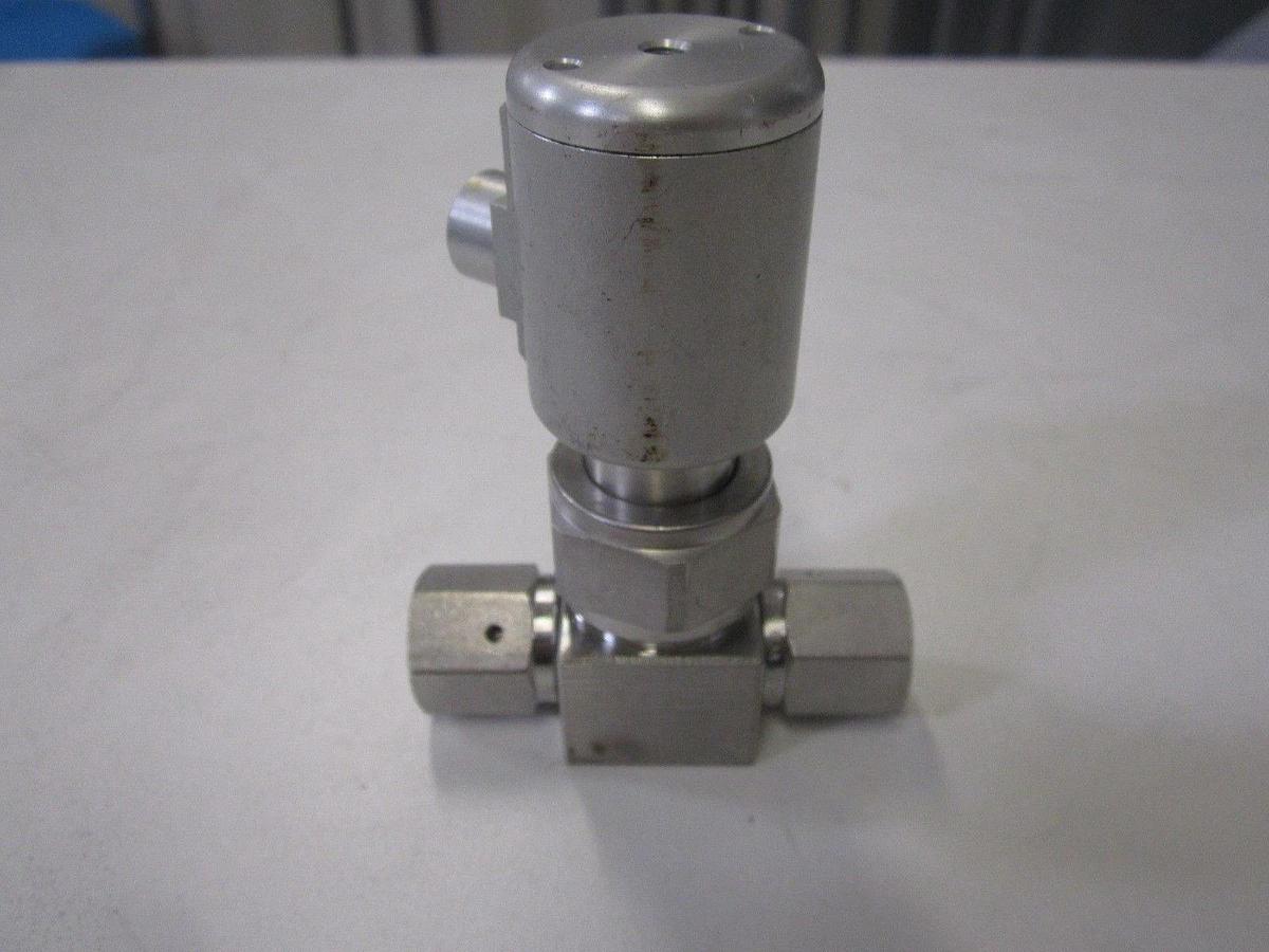 Refurbished Swagelok SS-BNV51-2C Bellows Sealed Valve, 1/8-27 NPT Inlet, 1/4" FVCR