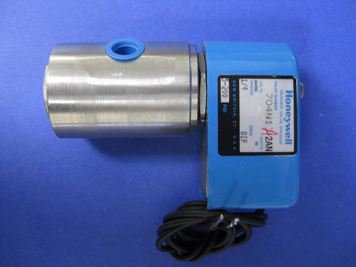 Used Honeywell Skinner 704N1A2A 2-Way, Pilot Operated Piston Valve,NO, NEW