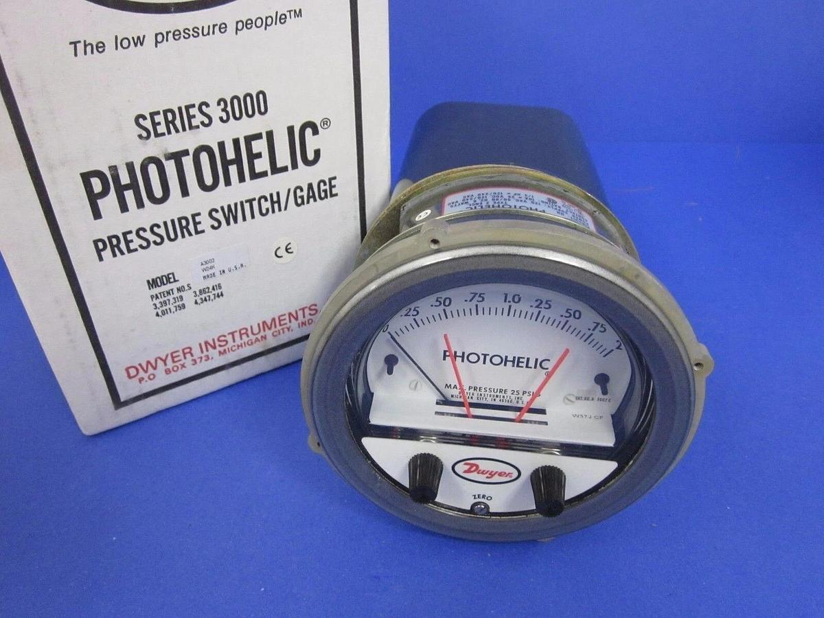 Used Dwyer 3002 Photohelic Pressure Switch/Gage , 0-2" of Water, Used