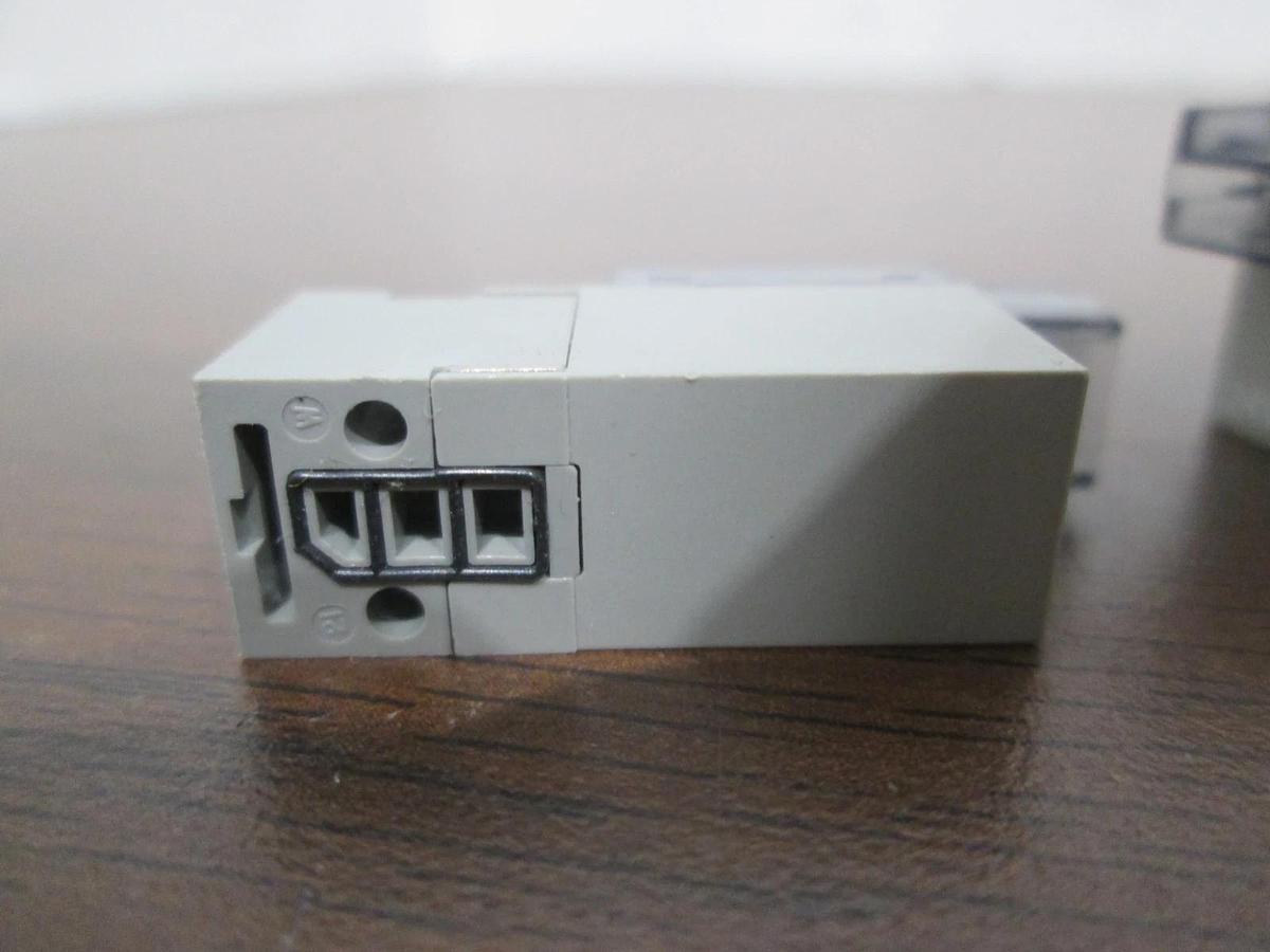 Used SMC, SY114-5MOZ, Solenoid Valve, 0.7MPa, Used, Lot of 3