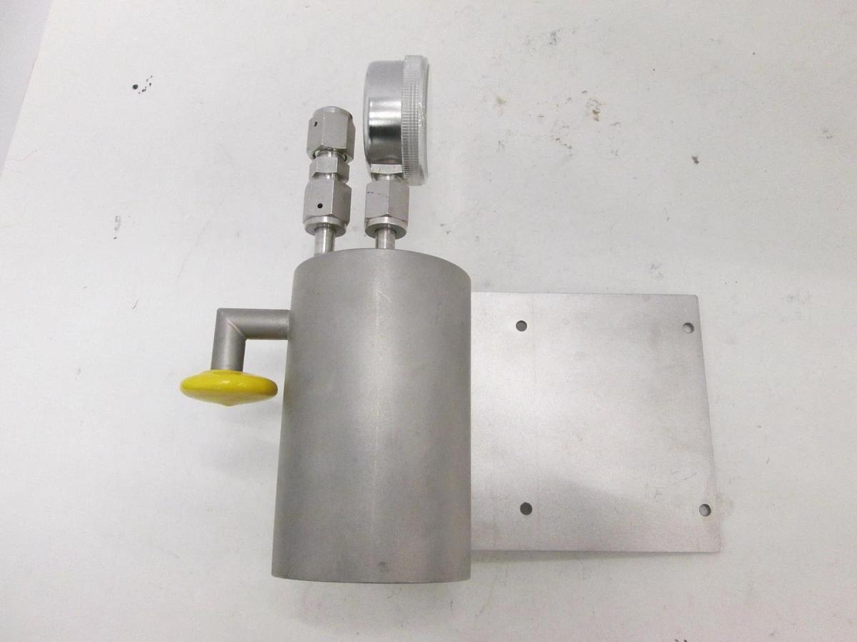 Used Vacuum SST Reservoir w/ 2 1/4 FVRR NW 16/25 Fitting, Used
