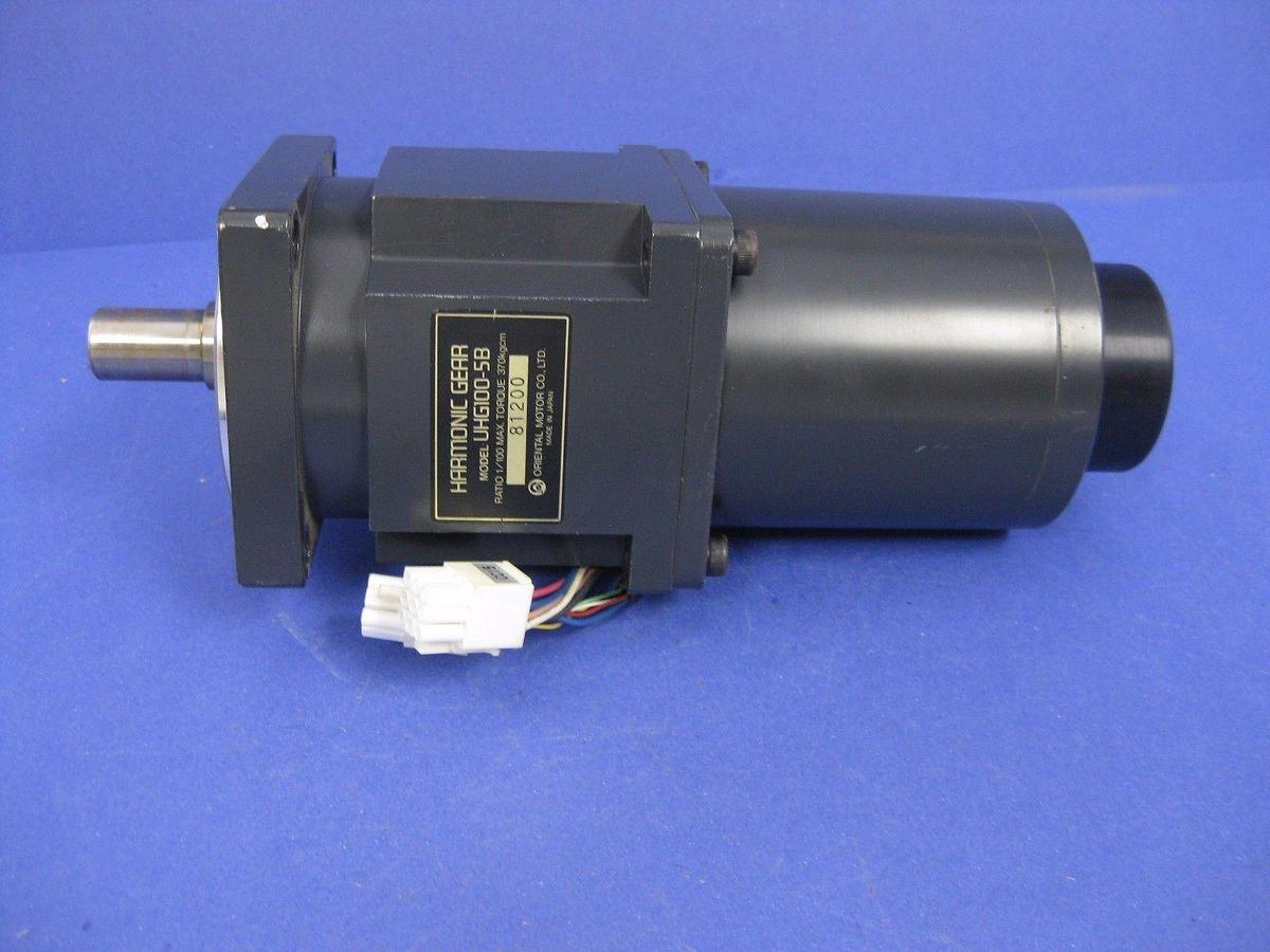 Used Oriental Motor Harmonic Gear UHG100-5B w/ Vexta A3461-9415HGE 5-Phase Motor