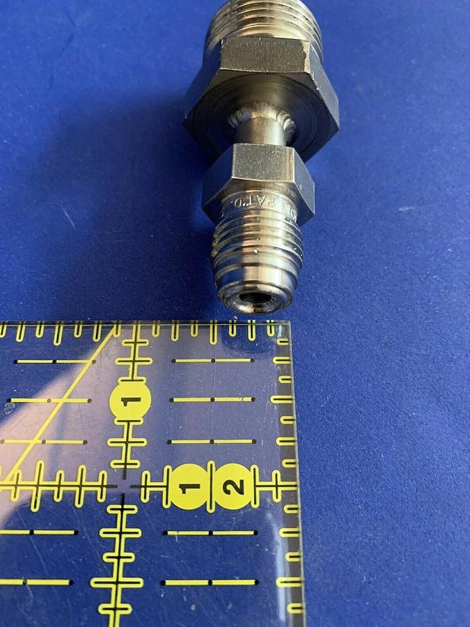 Used Swagelok Reducing Connector, 1/2" MVCO (3/8" Tube) x 1/4" MVCR, Used