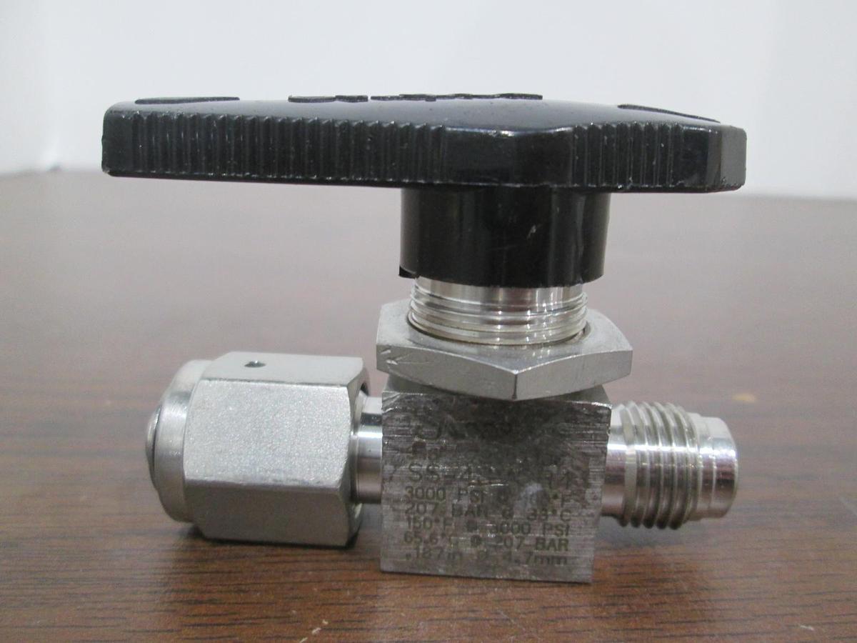 Swagelok, SS-43VCR4, Valve, 3000 PSI, 207 Bar, Used