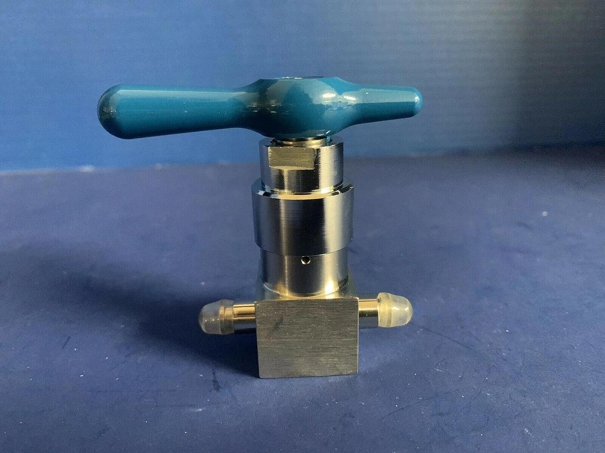 Used Ewal Titan II Manual 3-Way Valve 1/4" Tube Stub, Blue Lever Handle, semi gasUsed