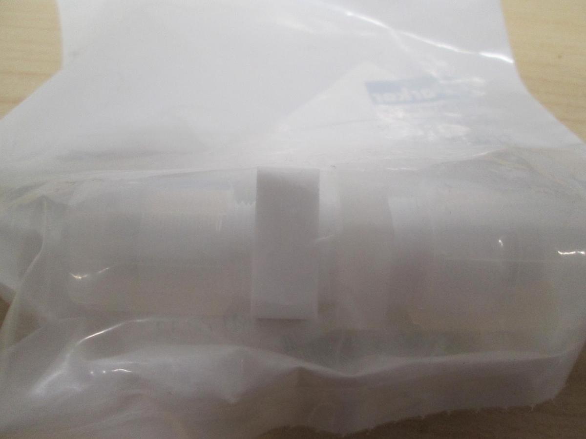 Parker, SCR-86-P, Bulkhead Union 1/2 x 3/8 ODT, TFE, 206-999-0522, New, Lot of 2