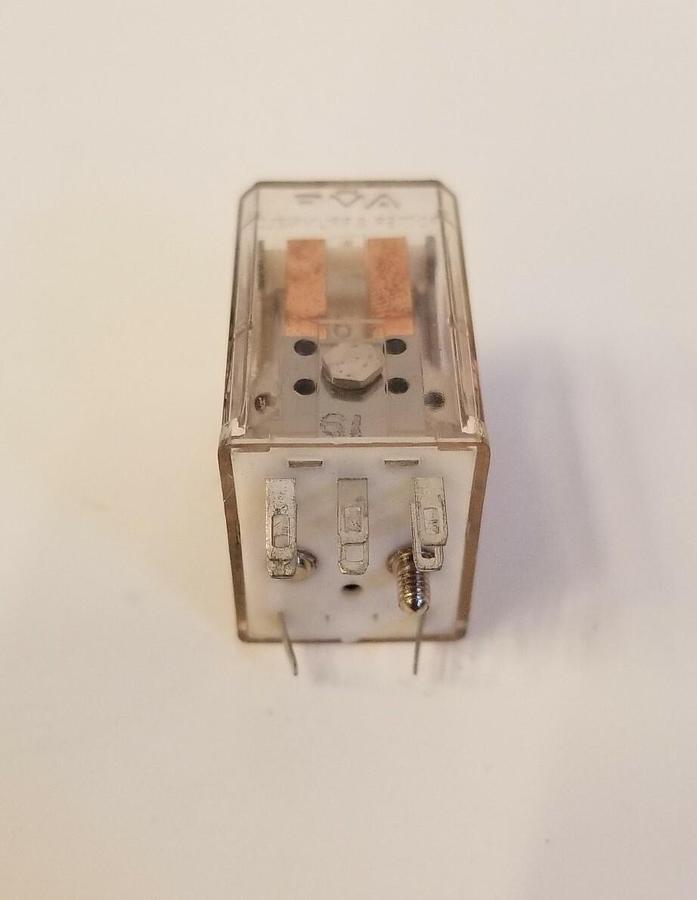 POTTER & BRUMFIELD R10-E1-Y2-J2.5K Relay, 2A, 28 VDC, Lot of 2
