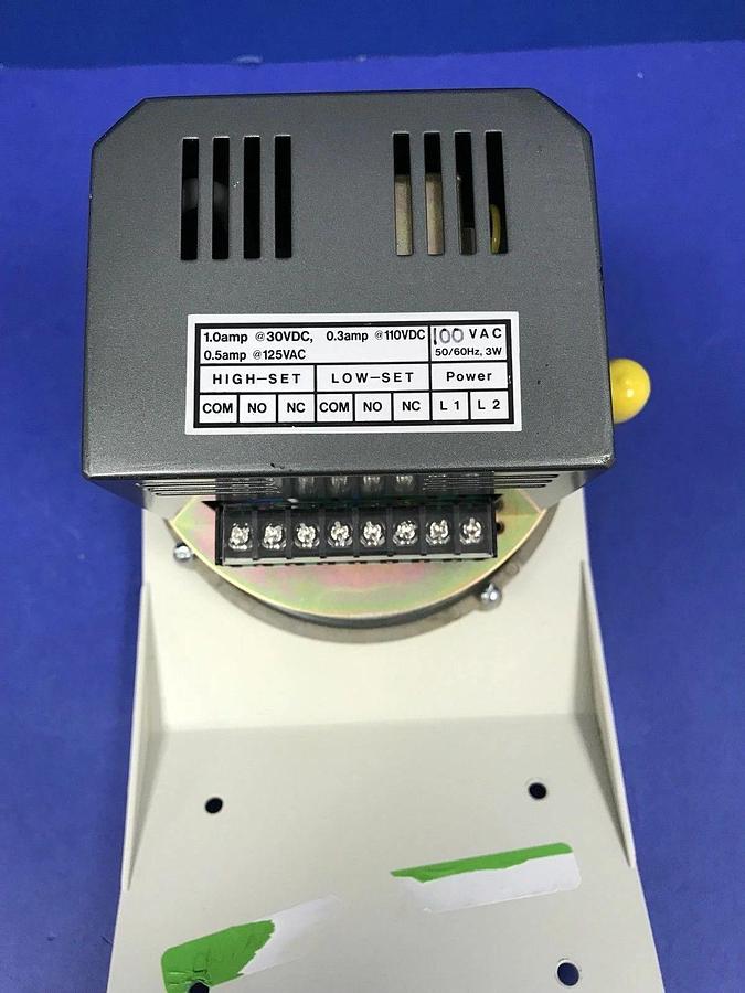 Used Dwyer 3000MR Photohelic Gauge 0-50mm / 0-0.5kPa Water, w/ Mounting Panel  Used