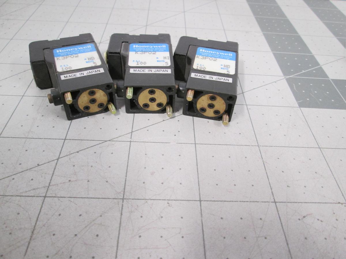 Used Honeywell, Skinner K3P02, 3-Way Solenoid Valve 24VDC, 100PSI 0.5W Lot of 3
